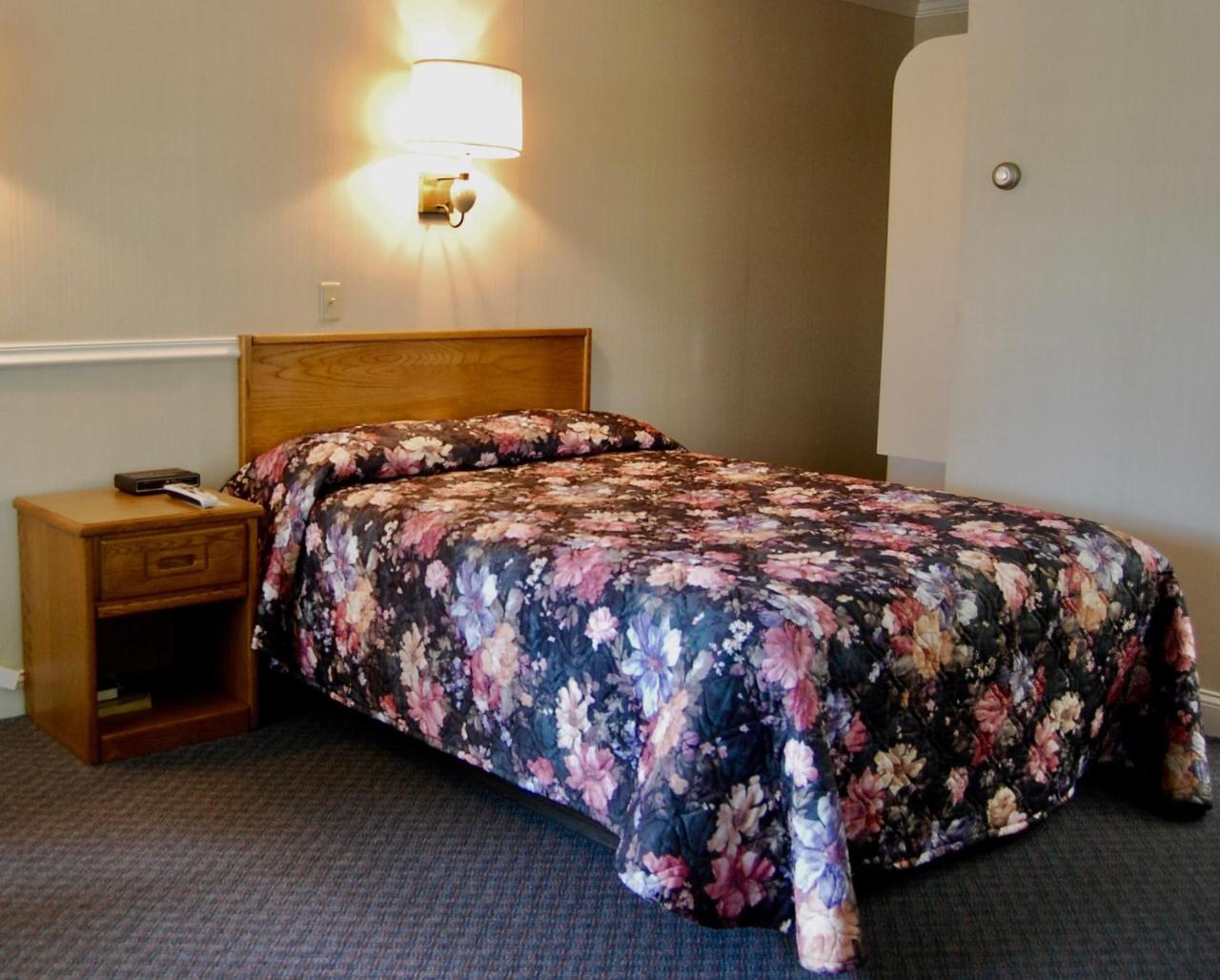 T-Bird Motor Inn Шелбурн Екстер'єр фото